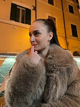 Snapshot of Zeyna1 chatting on 12/28/24, 11:05 Zeyna1 online show from 12/28/24, 11:05