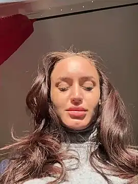 Snapshot of Zeyna1 chatting on 03/18/25, 03:53 Zeyna1 online show from 03/18/25, 03:53