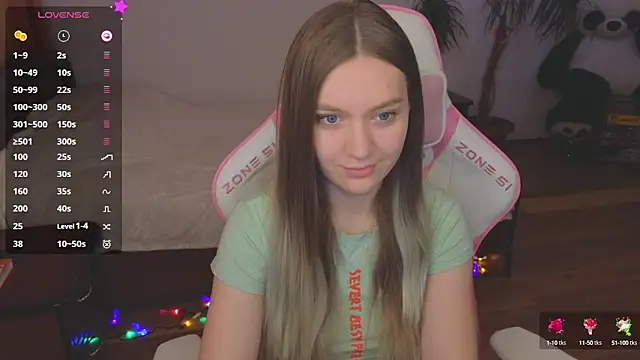 Snapshot of CyrilaPuff chatting on 12/12/24, 06:25 CyrilaPuff online show from 12/12/24, 06:25