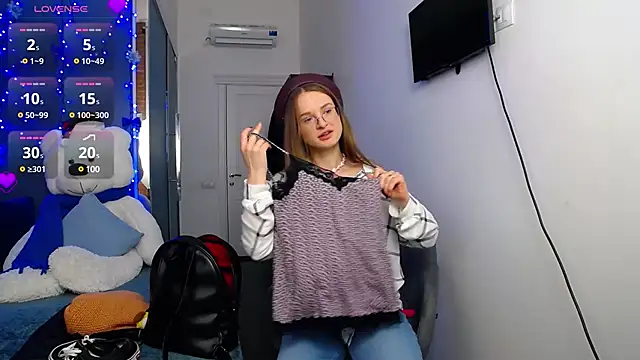 KateJonson online show from 01/13/25, 02:21