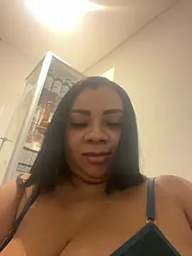 Snapshot of MelanyShayk chatting on 01/31/25, 01:02 MelanyShayk online show from 01/31/25, 01:02