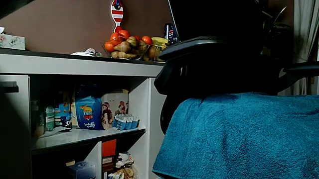 Snapshot of suedel65 chatting on 09/24/25, 03:21 suedel65 online show from 09/24/25, 03:21