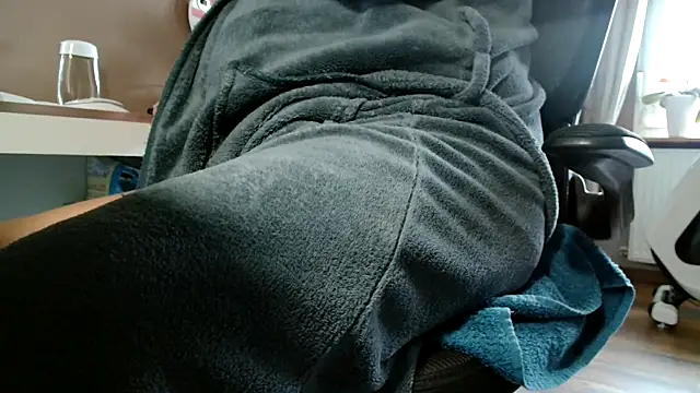 Snapshot of suedel65 chatting on 10/07/25, 03:31 suedel65 online show from 10/07/25, 03:31