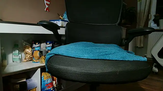 Snapshot of suedel65 chatting on 11/13/25, 03:49 suedel65 online show from 11/13/25, 03:49