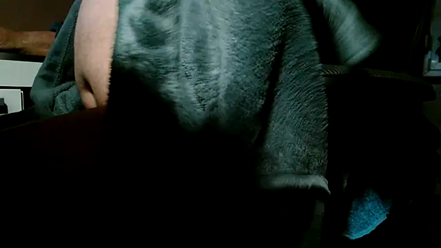 Snapshot of suedel65 chatting on 11/18/25, 04:06 suedel65 online show from 11/18/25, 04:06