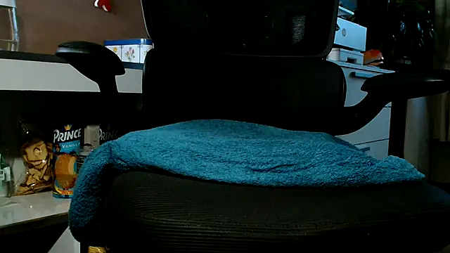 Snapshot of suedel65 chatting on 11/19/25, 03:34 suedel65 online show from 11/19/25, 03:34