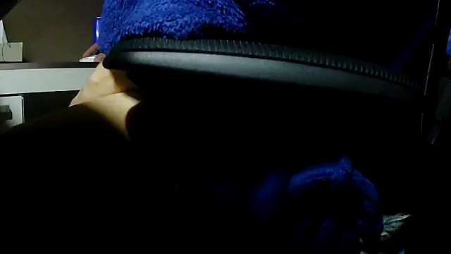 Snapshot of suedel65 chatting on 12/15/25, 04:22 suedel65 online show from 12/15/25, 04:22