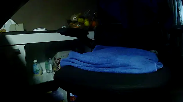 Snapshot of suedel65 chatting on 12/16/25, 04:34 suedel65 online show from 12/16/25, 04:34