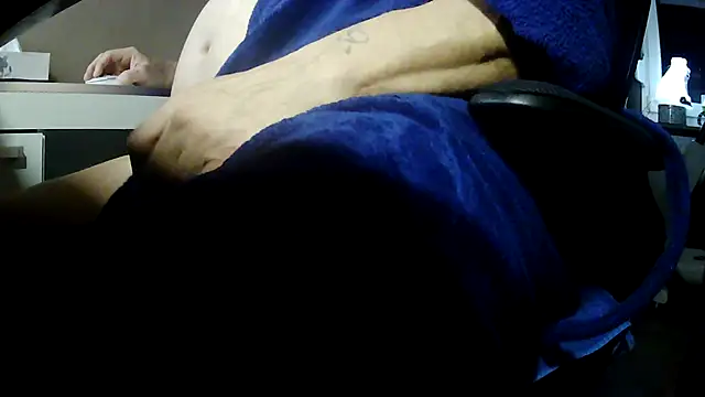 Snapshot of suedel65 chatting on 12/20/25, 04:19 suedel65 online show from 12/20/25, 04:19