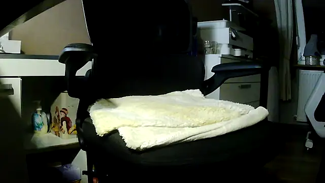 Snapshot of suedel65 chatting on 01/14/26, 04:07 suedel65 online show from 01/14/26, 04:07