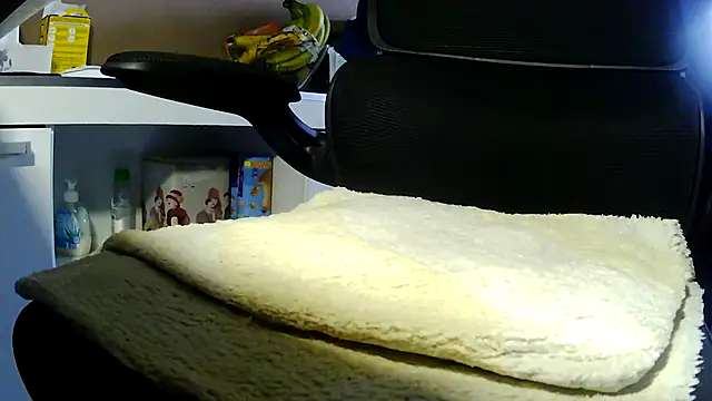 Snapshot of suedel65 chatting on 01/18/26, 03:27 suedel65 online show from 01/18/26, 03:27