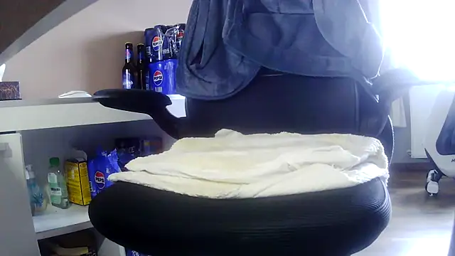 Snapshot of suedel65 chatting on 02/05/26, 02:33 suedel65 online show from 02/05/26, 02:33