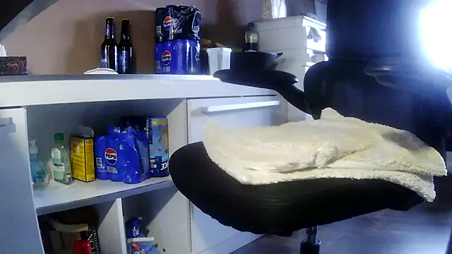 Snapshot of suedel65 chatting on 02/06/26, 04:21 suedel65 online show from 02/06/26, 04:21