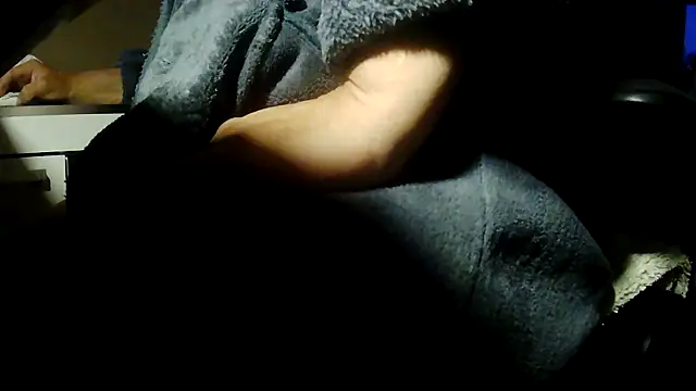 suedel65 online show from 04/28/26, 03:44