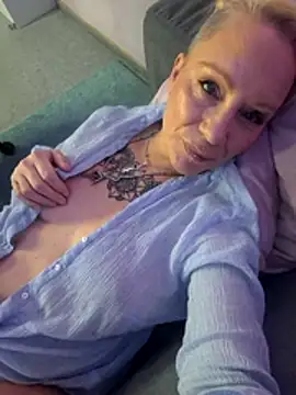 Jan ina online show from 11/25/25, 06:35