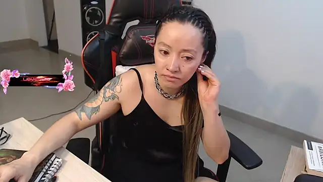 pink-2022 online show from 05/28/26, 02:25
