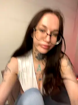 SarahLust online show from 11/24/25, 10:53