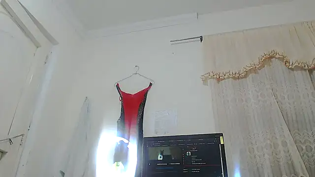 Yayis-hot-sexyw online show from 02/14/25, 12:30