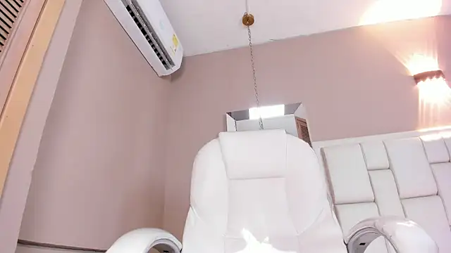 Snapshot of _BunnyNaugthy chatting on 11/25/25, 12:05 BunnyNaugthy online show from 11/25/25, 12:05