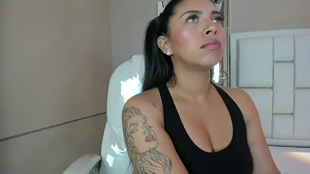 Snapshot of _BunnyNaugthy chatting on 11/30/25, 01:04 BunnyNaugthy online show from 11/30/25, 01:04