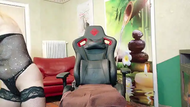 Snapshot of HotLana69 chatting on 01/04/25, 04:32 HotLana69 online show from 01/04/25, 04:32