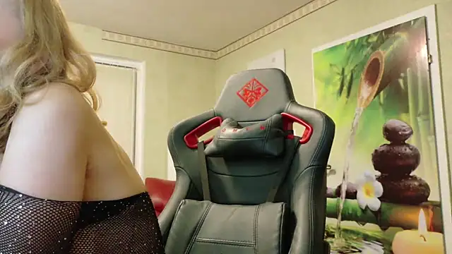 Snapshot of HotLana69 chatting on 02/18/25, 04:59 HotLana69 online show from 02/18/25, 04:59