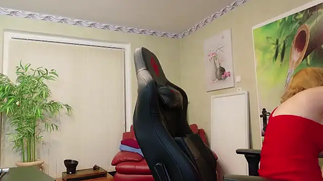 Snapshot of HotLana69 chatting on 03/01/25, 06:00 HotLana69 online show from 03/01/25, 06:00