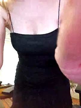 Snapshot of HotLana69 chatting on 03/13/25, 04:56 HotLana69 online show from 03/13/25, 04:56