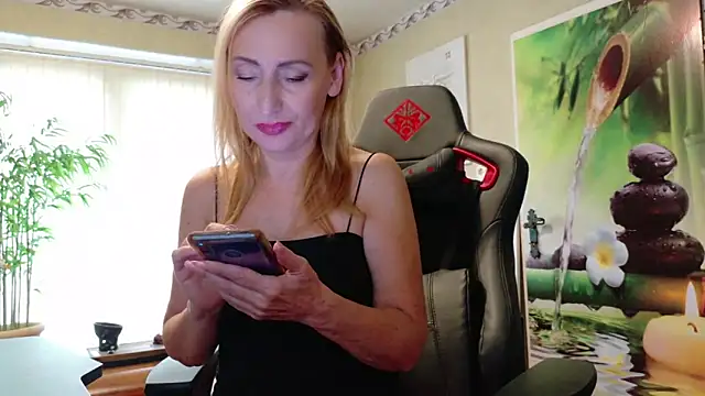 Snapshot of HotLana69 chatting on 09/30/25, 08:30 HotLana69 online show from 09/30/25, 08:30