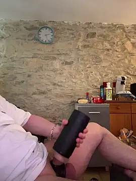 Snapshot of yann2392 chatting on 05/17/26, 01:18 yann2392 online show from 05/17/26, 01:18