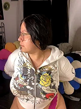 MsConejitaa online show from 10/11/25, 12:04