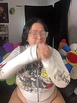 MsConejitaa online show from 10/27/25, 04:44