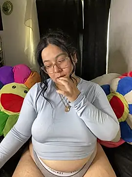 Snapshot of MsConejitaa chatting on 04/27/26, 04:27 MsConejitaa online show from 04/27/26, 04:27