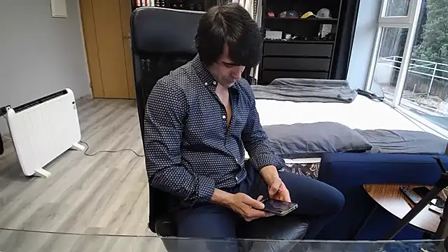 samricci21 online show from 12/16/25, 09:03