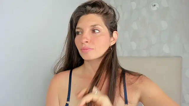 Azahara Amin  online show from 11/10/25, 03:22