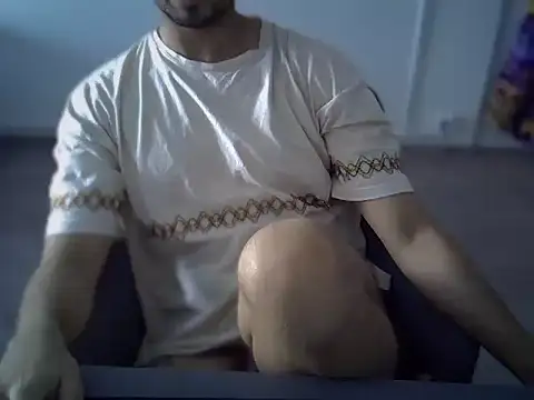 Snapshot of joshuaxoxo2 chatting on 11/16/25, 01:39 joshuaxoxo2 online show from 11/16/25, 01:39