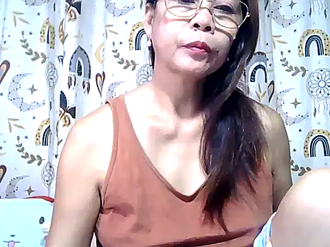 urwife tobe online show from 03/26/26, 07:19