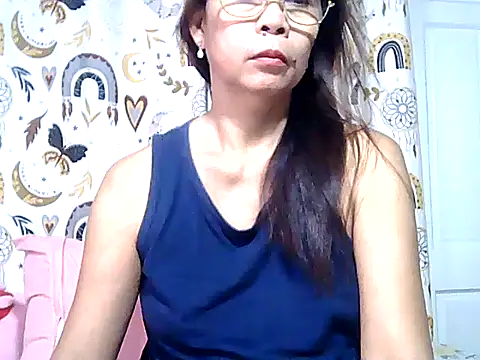 Snapshot of urwife_tobe chatting on 04/23/26, 09:28 urwife tobe online show from 04/23/26, 09:28