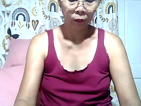Snapshot of urwife_tobe chatting on 04/28/26, 03:00 urwife tobe online show from 04/28/26, 03:00