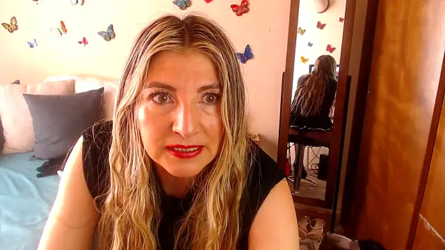 Jolie-Mature online show from 10/15/25, 09:15