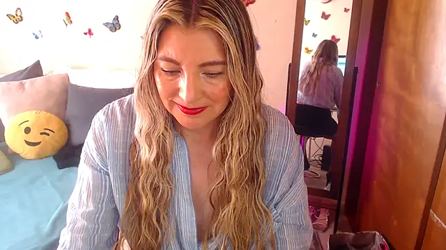 Jolie-Mature online show from 10/16/25, 08:43