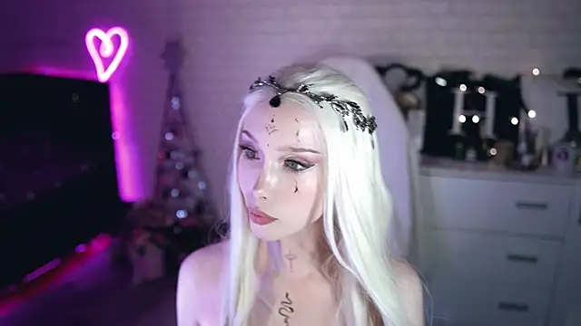 Snapshot of _Uindi_ chatting on 02/06/25, 08:23 Uindi online show from 02/06/25, 08:23