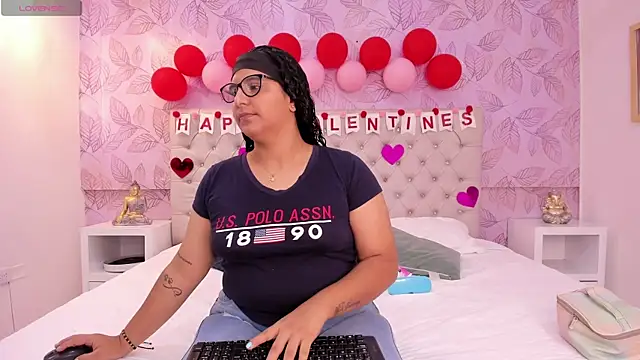 DanielleEvans  online show from 02/15/25, 11:28