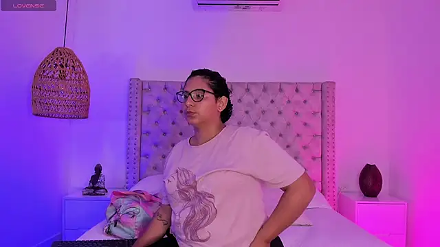 DanielleEvans  online show from 03/18/25, 11:19