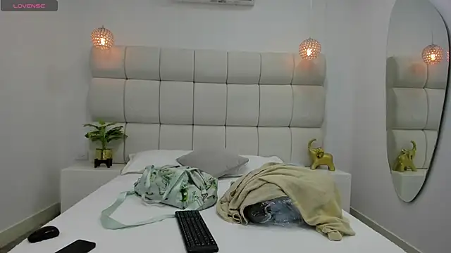 DanielleEvans  online show from 10/01/25, 11:27