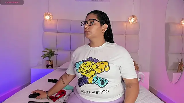 DanielleEvans  online show from 10/23/25, 11:20