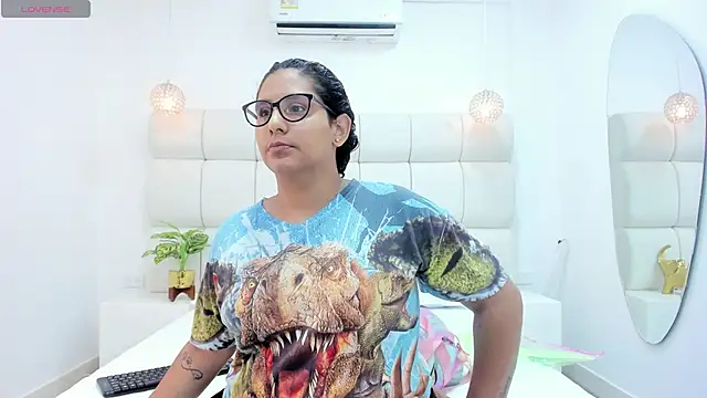 DanielleEvans  online show from 10/28/25, 11:25