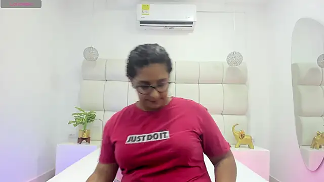 DanielleEvans  online show from 11/04/25, 11:31