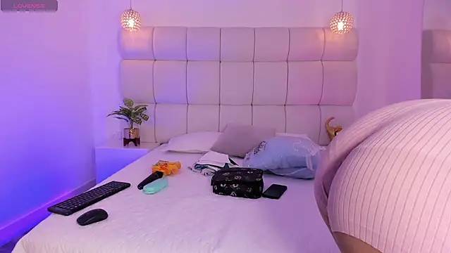 DanielleEvans  online show from 11/07/25, 11:32