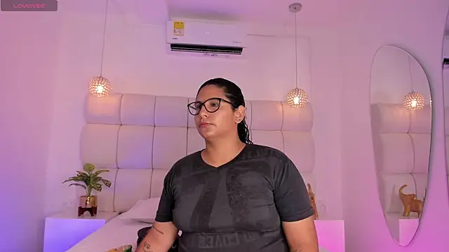 DanielleEvans  online show from 11/08/25, 11:21